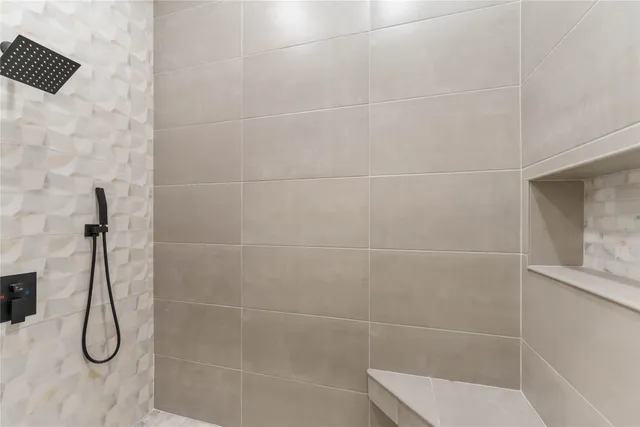 $480,000 | 209 Horse Shoe Trail, Angleton, TX 77515