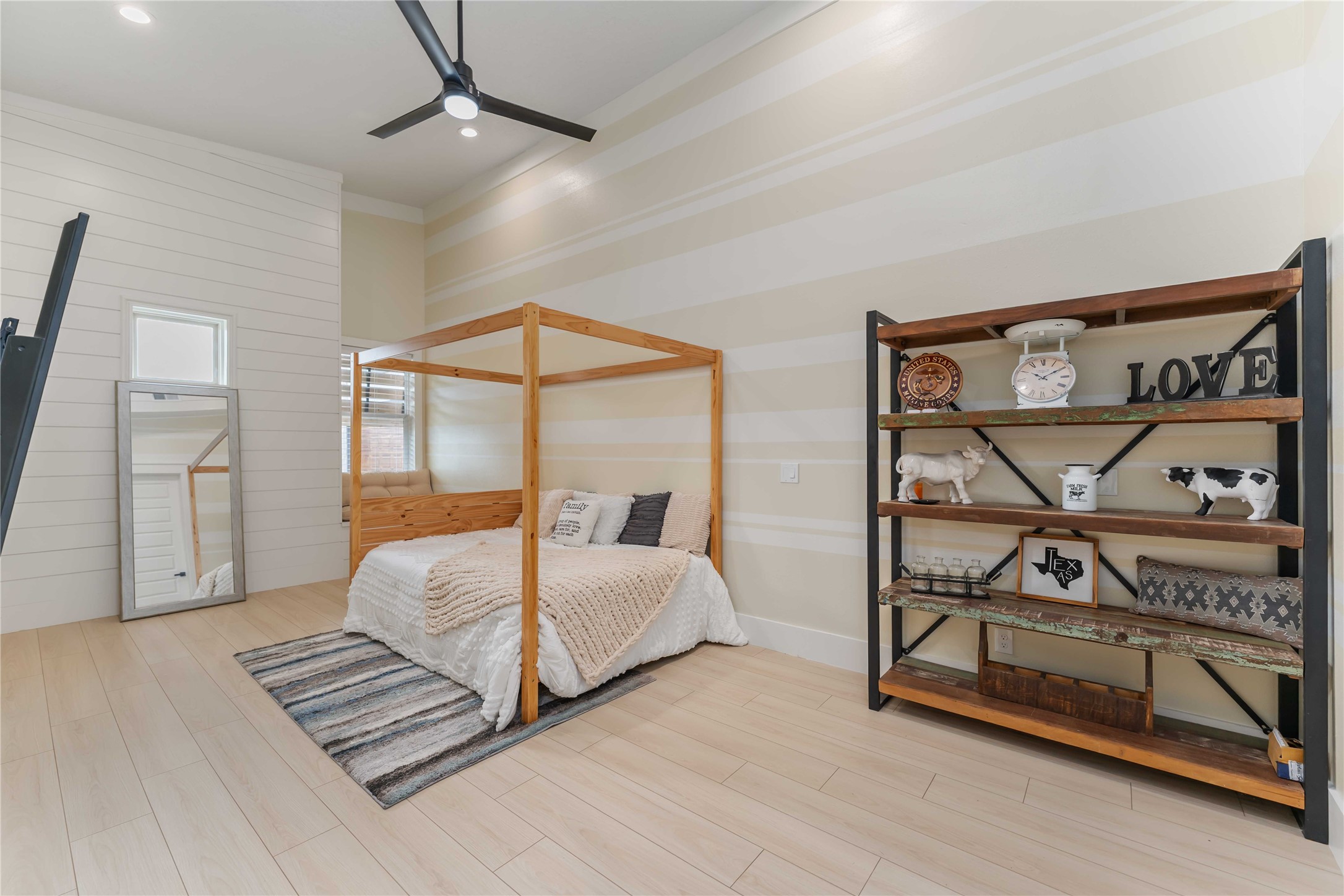 209 Horse Shoe Trail Angleton, TX 77515 - Photo 34 of 43 a bedroom with a bed and a mirror