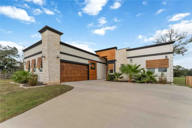 $480,000 | 209 Horse Shoe Trail, Angleton, TX 77515