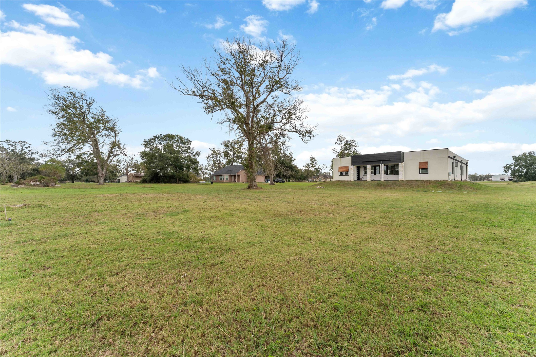 209 Horse Shoe Trail Angleton, TX 77515 - Photo 41 of 43 a view of a lake with houses