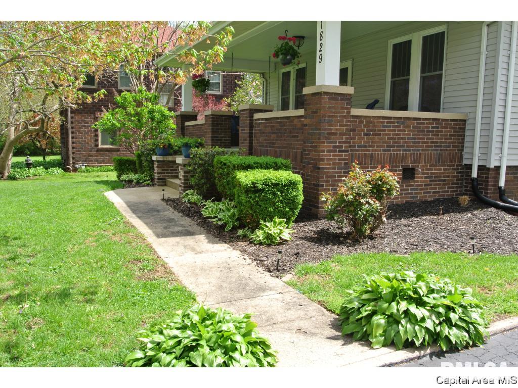1829 Mound Road Jacksonville, IL 62650 - Photo 3 of 36 Gallery Image 3