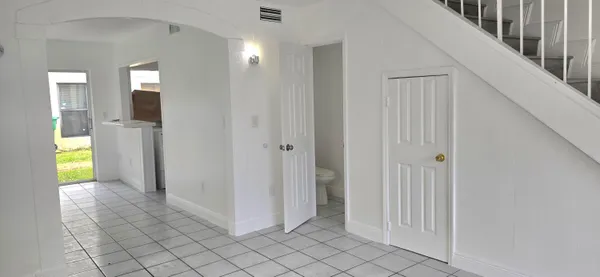 $1,900 | 2306 Northwest 52nd Avenue, Lauderhill, FL 33313