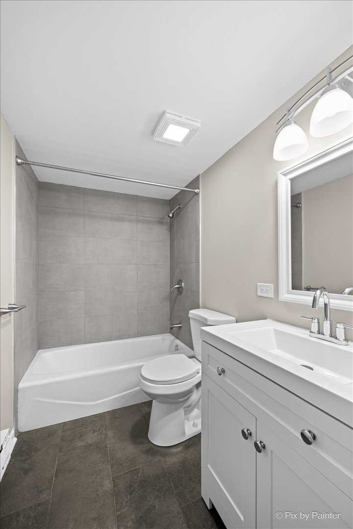 312 Klein Creek Court, Unit B Carol Stream, IL 60188 - Photo 18 of 27