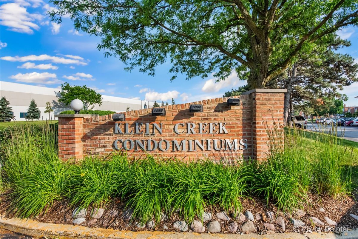 312 Klein Creek Court, Unit B Carol Stream, IL 60188 - Photo 2 of 27