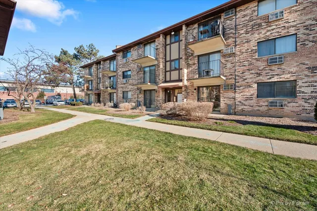 $1,850 | 312 Klein Creek Court, Unit B, Carol Stream, IL 60188