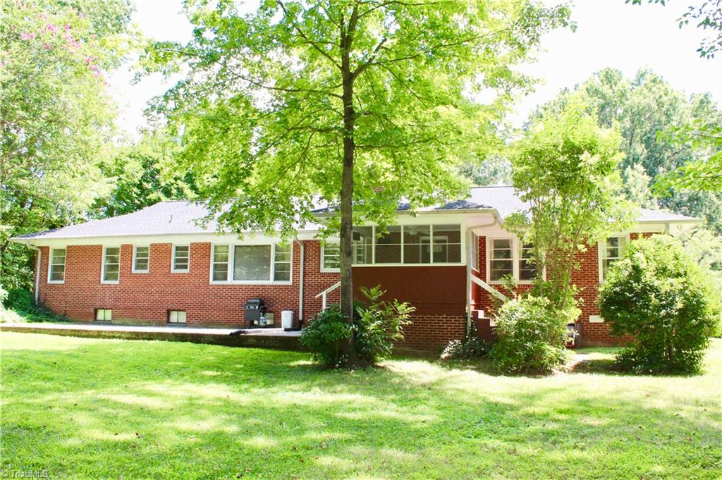 204 Perry Road Jamestown, NC 27282 - Photo 2 of 20 Gallery Image 2