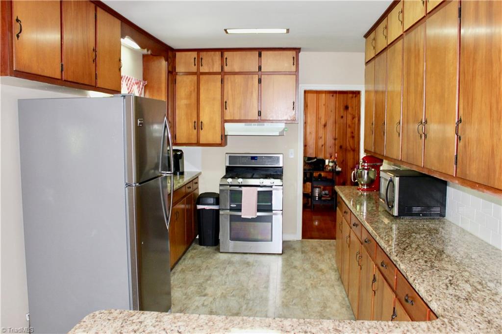 204 Perry Road Jamestown, NC 27282 - Photo 5 of 20 Gallery Image 5