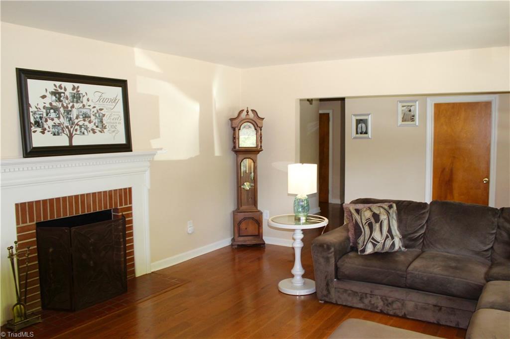 204 Perry Road Jamestown, NC 27282 - Photo 8 of 20 Gallery Image 8