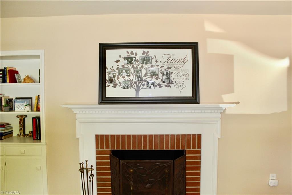 204 Perry Road Jamestown, NC 27282 - Photo 9 of 20 Gallery Image 9