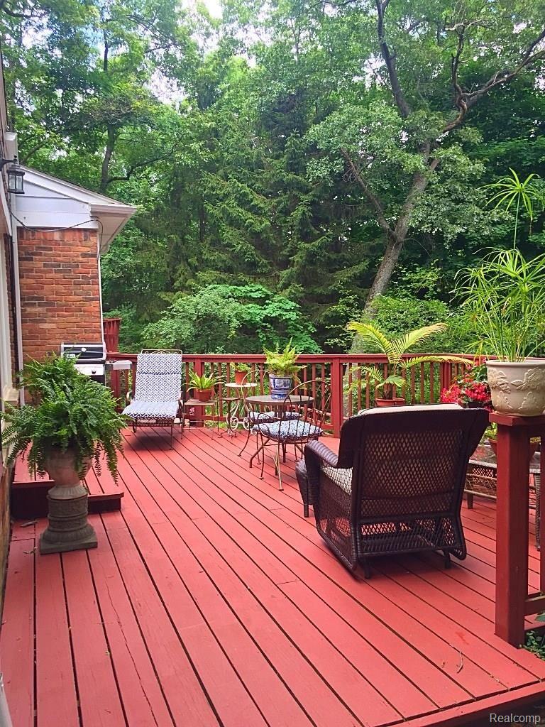 5752 Thorny Ash Road Rochester, MI 48306 - Photo 2 of 18 Thorny Ash 2 Tier Deck.jpg