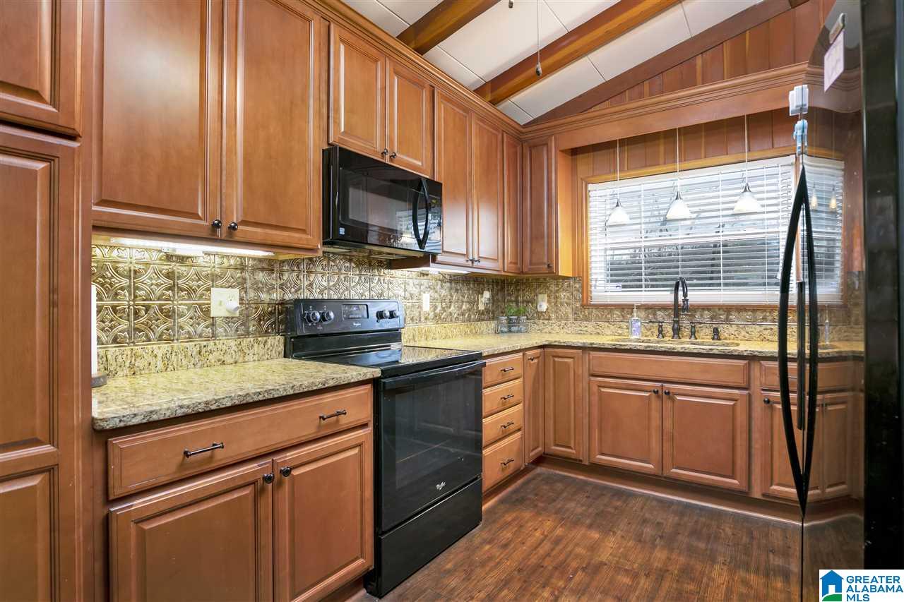 282 Lakeshore Lane Oneonta, AL 35121 - Photo 13 of 46