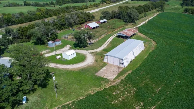 $325,000 | 2209 54th Highway, Piqua, KS 66761