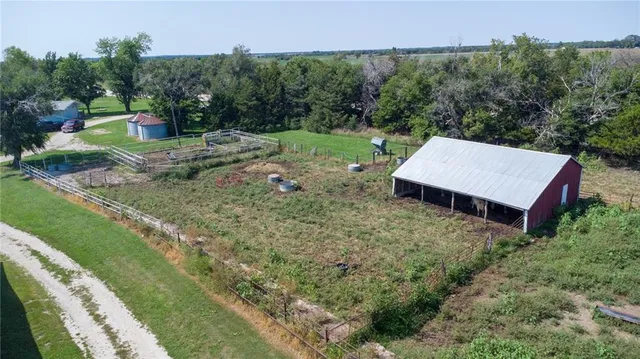 $325,000 | 2209 54th Highway, Piqua, KS 66761