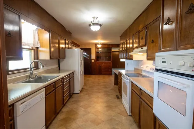 $325,000 | 2209 54th Highway, Piqua, KS 66761