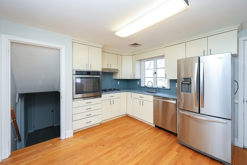 18 Manning Road Dedham, MA 02026 - Photo 12 of 37 Gallery Image 12