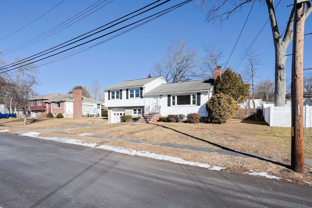 18 Manning Road Dedham, MA 02026 - Photo 3 of 37 Gallery Image 3