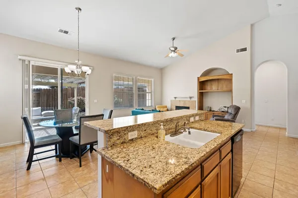 $425,000 | 1008 Summer Lane, Patterson, CA 95363