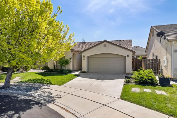 $425,000 | 1008 Summer Lane, Patterson, CA 95363