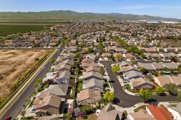 $425,000 | 1008 Summer Lane, Patterson, CA 95363