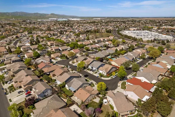 $425,000 | 1008 Summer Lane, Patterson, CA 95363