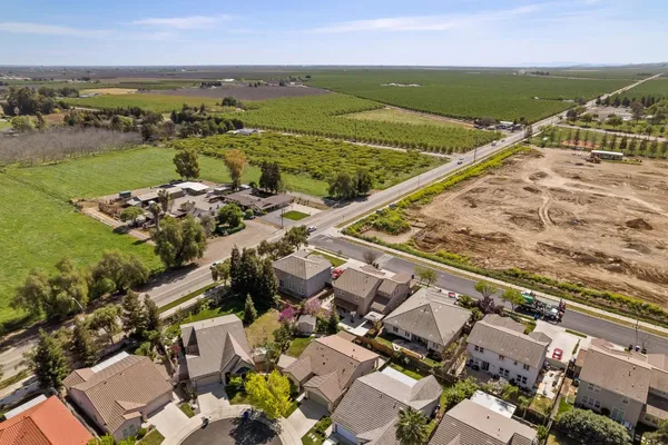 $425,000 | 1008 Summer Lane, Patterson, CA 95363