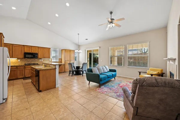 $425,000 | 1008 Summer Lane, Patterson, CA 95363