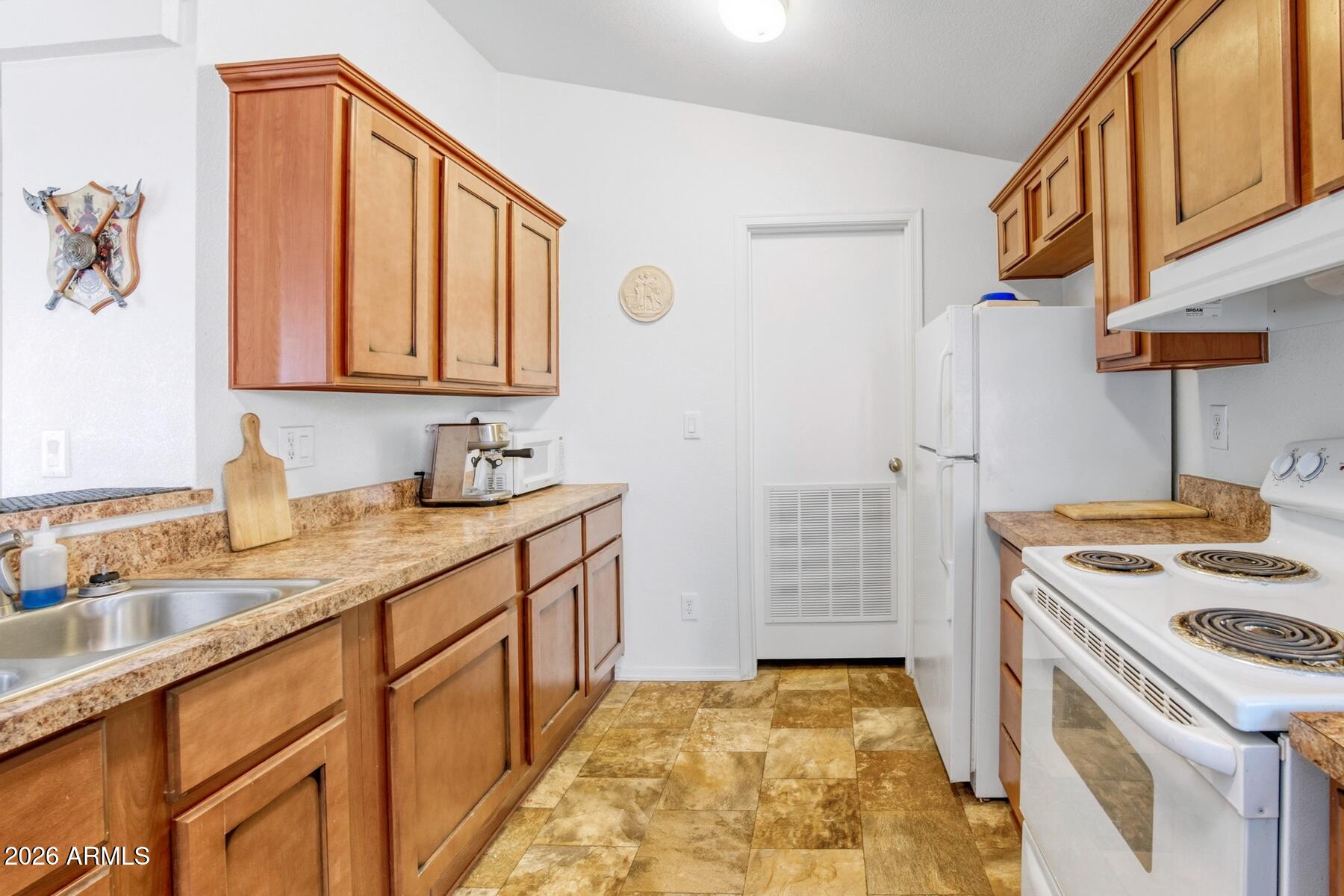 1250 North Fort Grant Road Willcox, AZ 85643 - Photo 12 of 33 a bathroom with a sink and a mirror