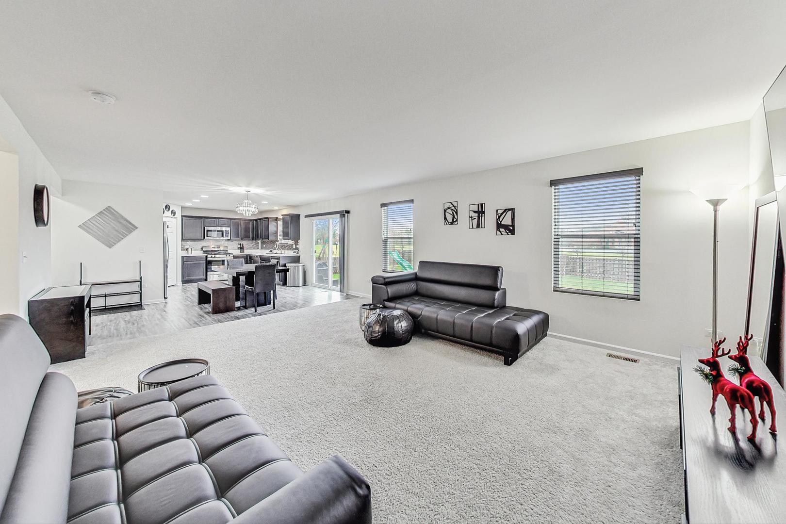 1014 Sharp Drive Plano, IL 60545 - Photo 10 of 52 a living room with furniture