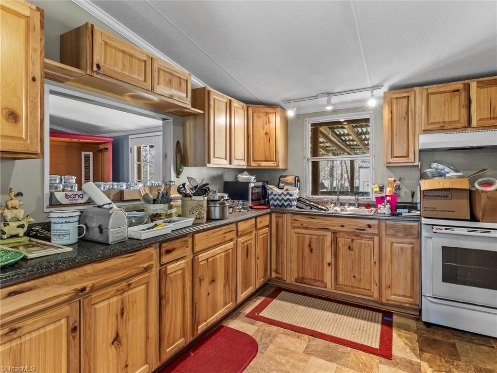 889 North Franklin Road Mount Airy, NC 27030 - Photo 5 of 18 Gallery Image 5
