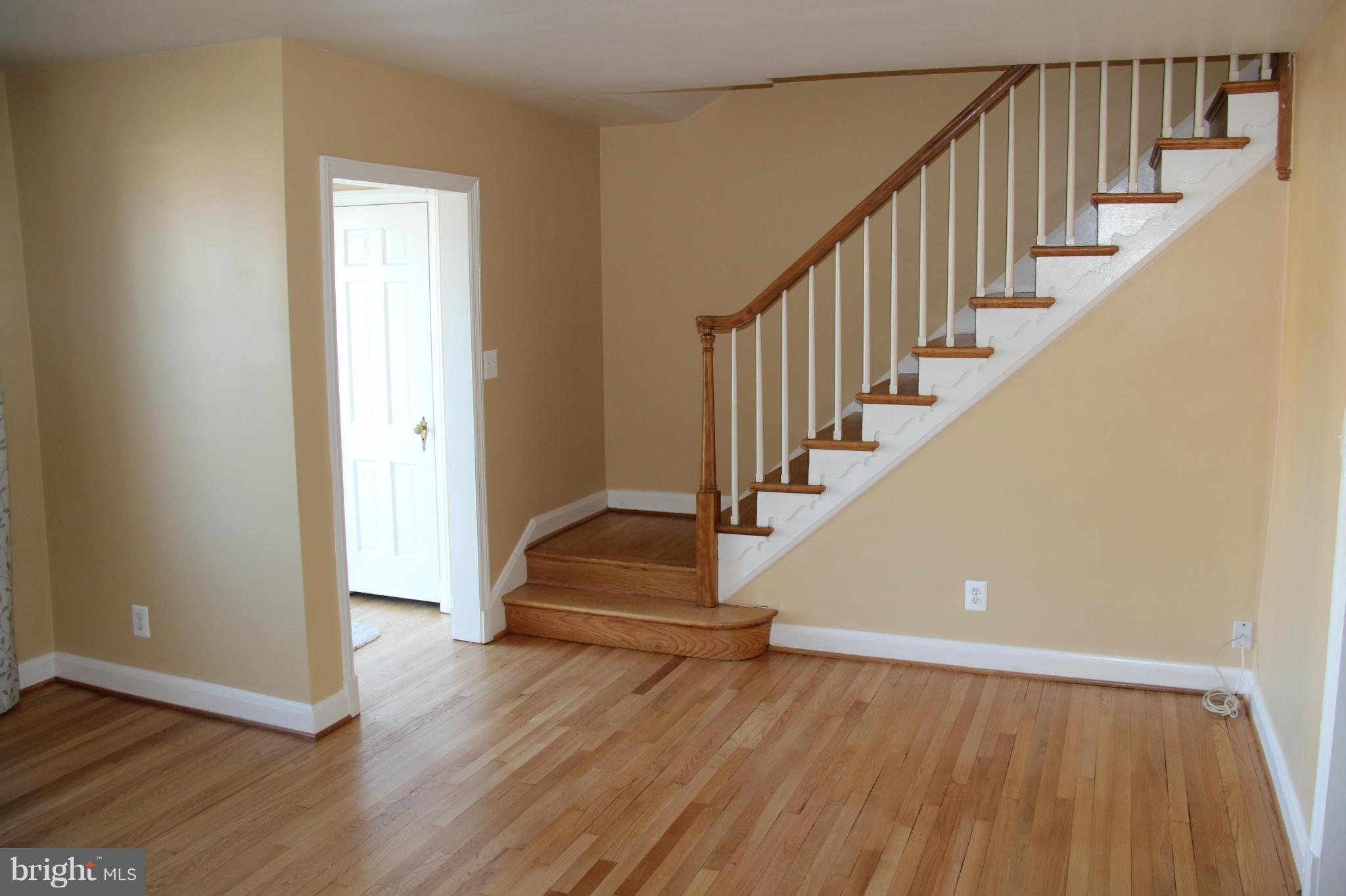 346 Greenlow Road Catonsville, MD 21228 - Photo 2 of 19 Living Room