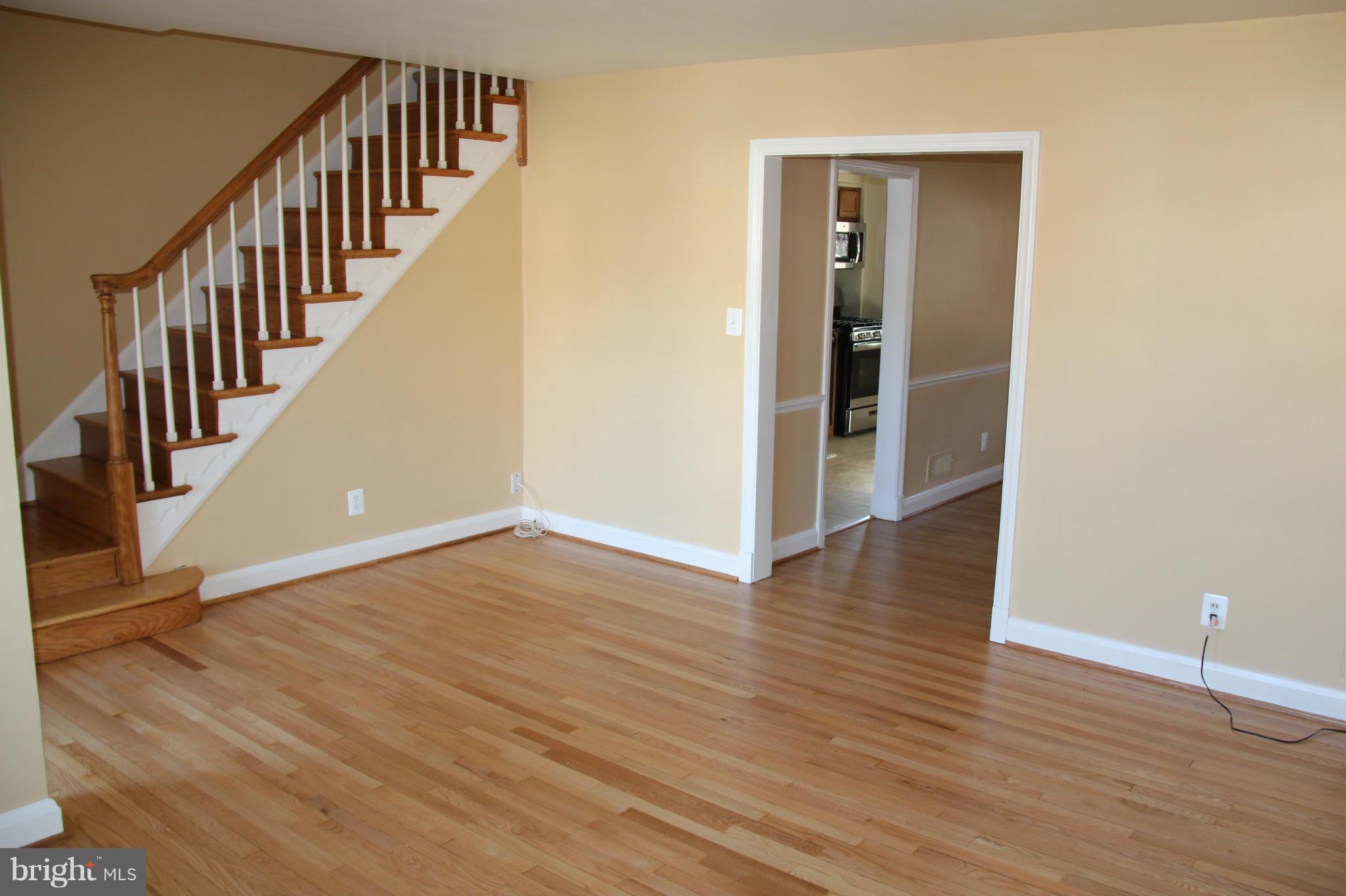 346 Greenlow Road Catonsville, MD 21228 - Photo 3 of 19 Living Room