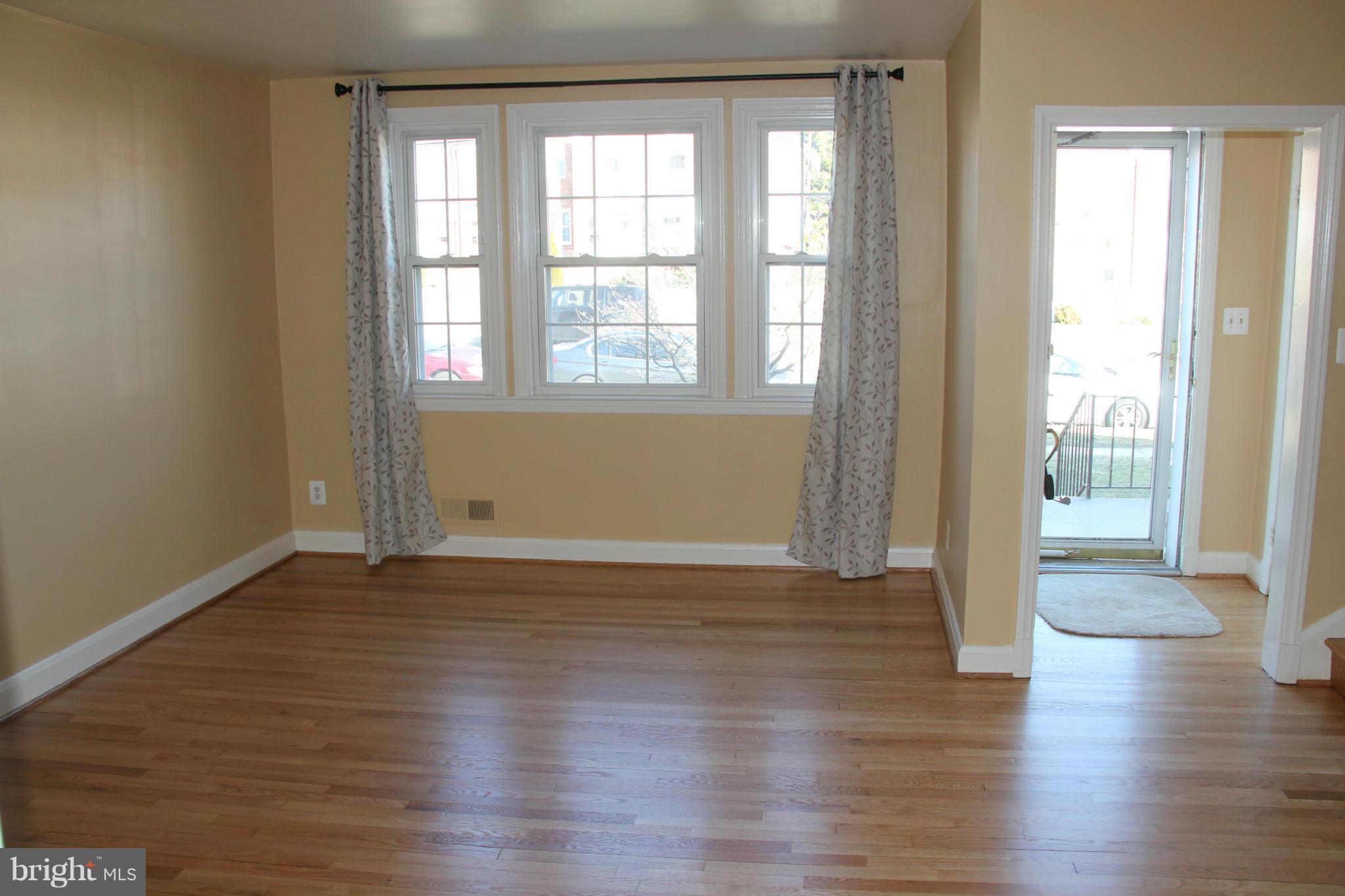 346 Greenlow Road Catonsville, MD 21228 - Photo 4 of 19 Family Room