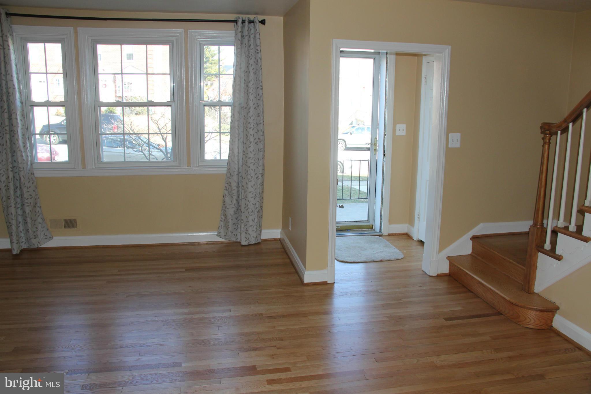 346 Greenlow Road Catonsville, MD 21228 - Photo 5 of 19 Living Room