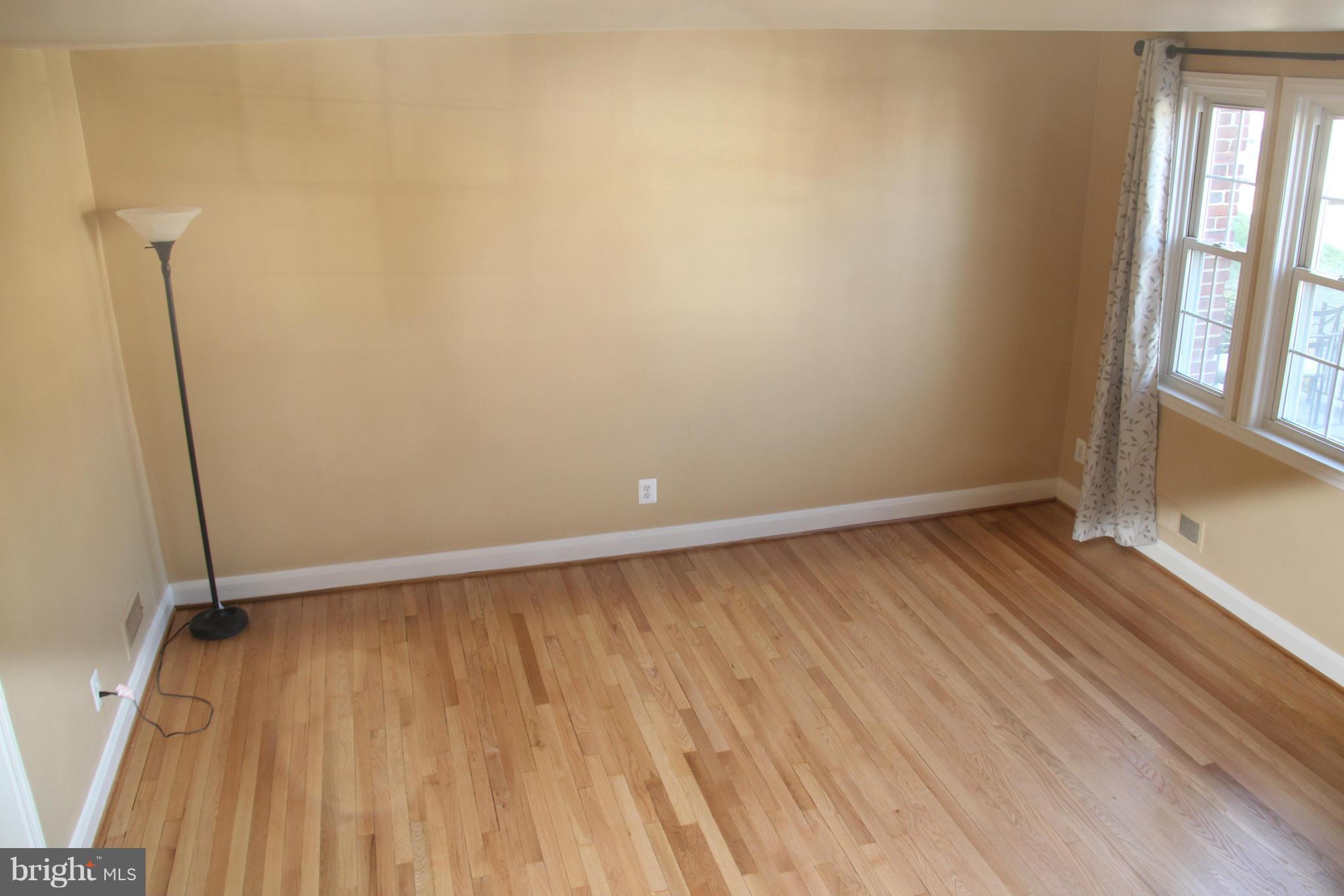 346 Greenlow Road Catonsville, MD 21228 - Photo 7 of 19 Living Room