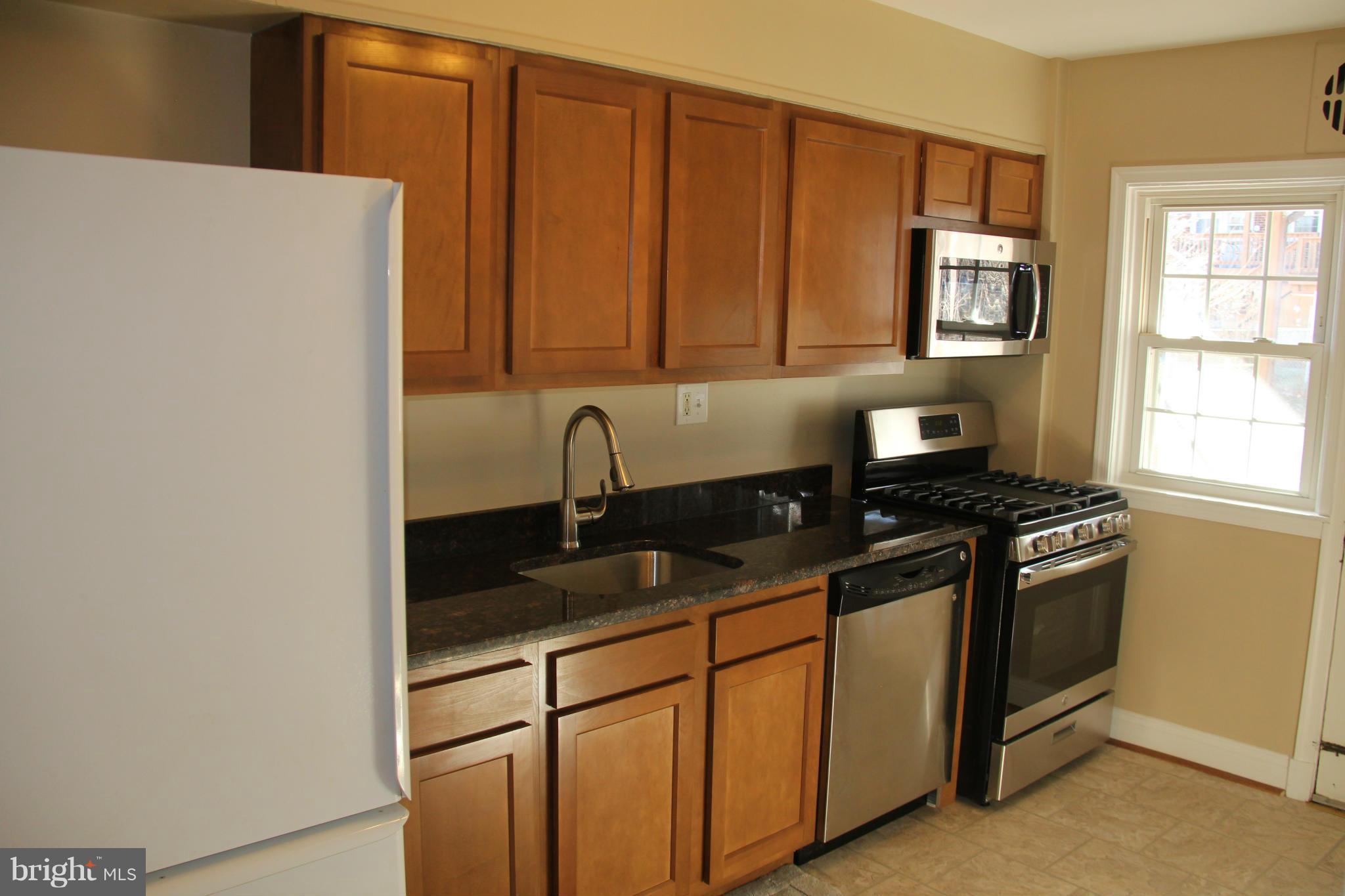 346 Greenlow Road Catonsville, MD 21228 - Photo 8 of 19 Kitchen