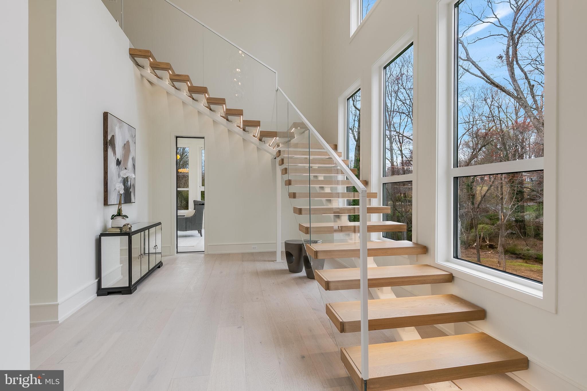 Floating staircase