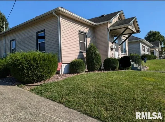 $85,000 | 1207 Burgess Avenue, Johnston City, IL 62951