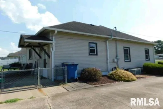 $85,000 | 1207 Burgess Avenue, Johnston City, IL 62951