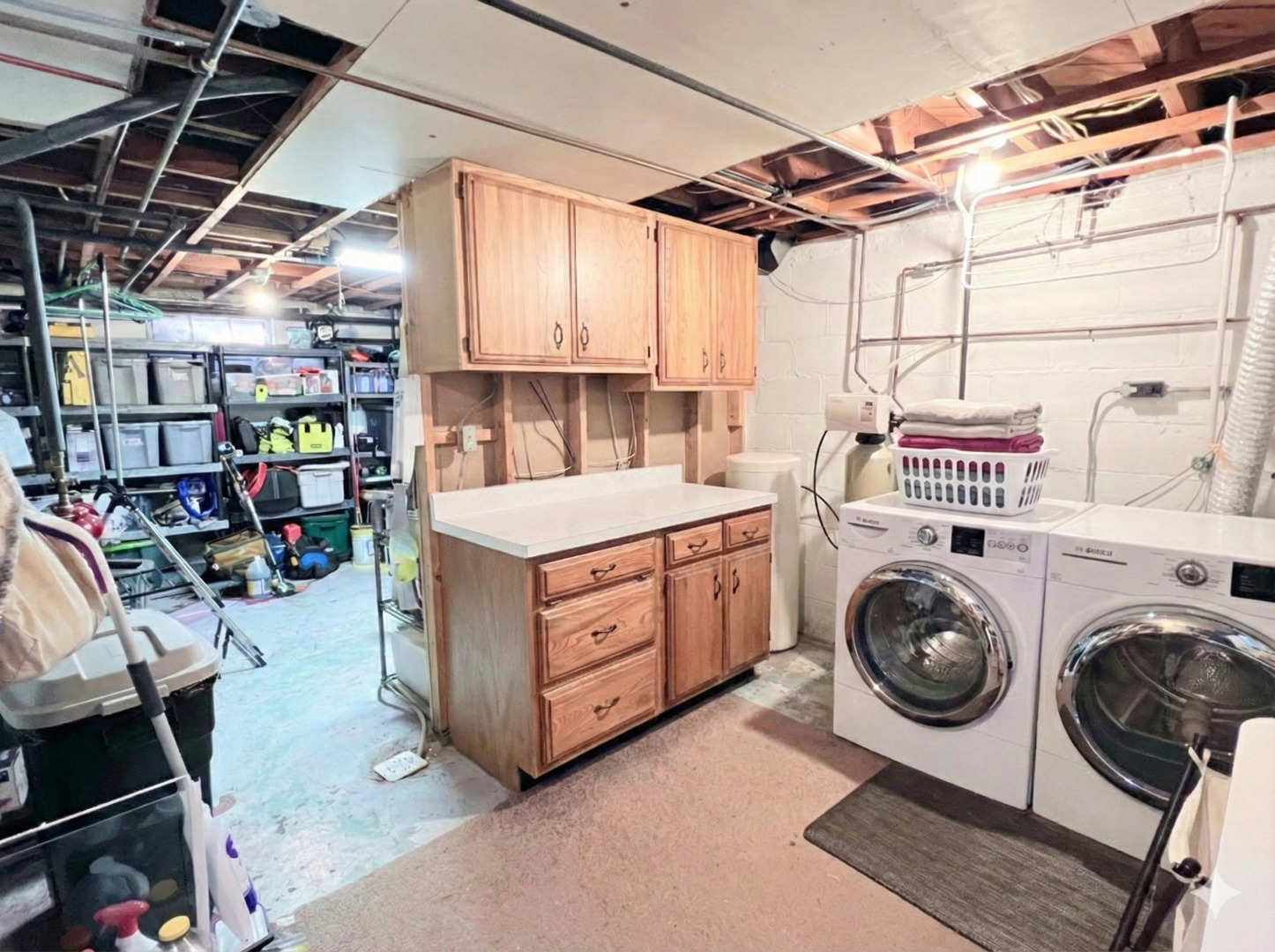 2037 Clinton Street Rockford, IL 61103 - Photo 21 of 27 a utility room with dryer and washer
