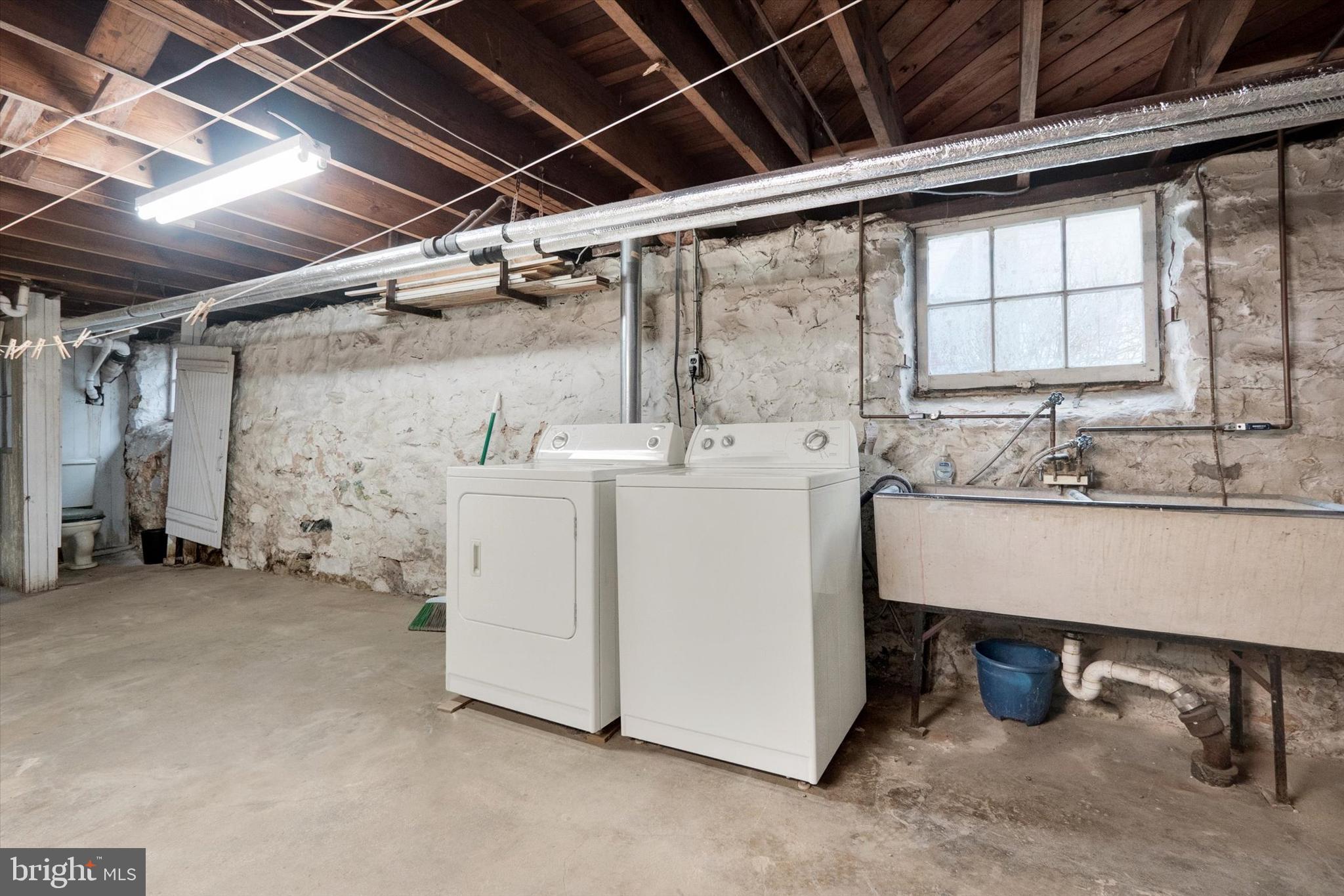704 Brookwood Road Baltimore, MD 21229 - Photo 43 of 44 Laundry and utility sink