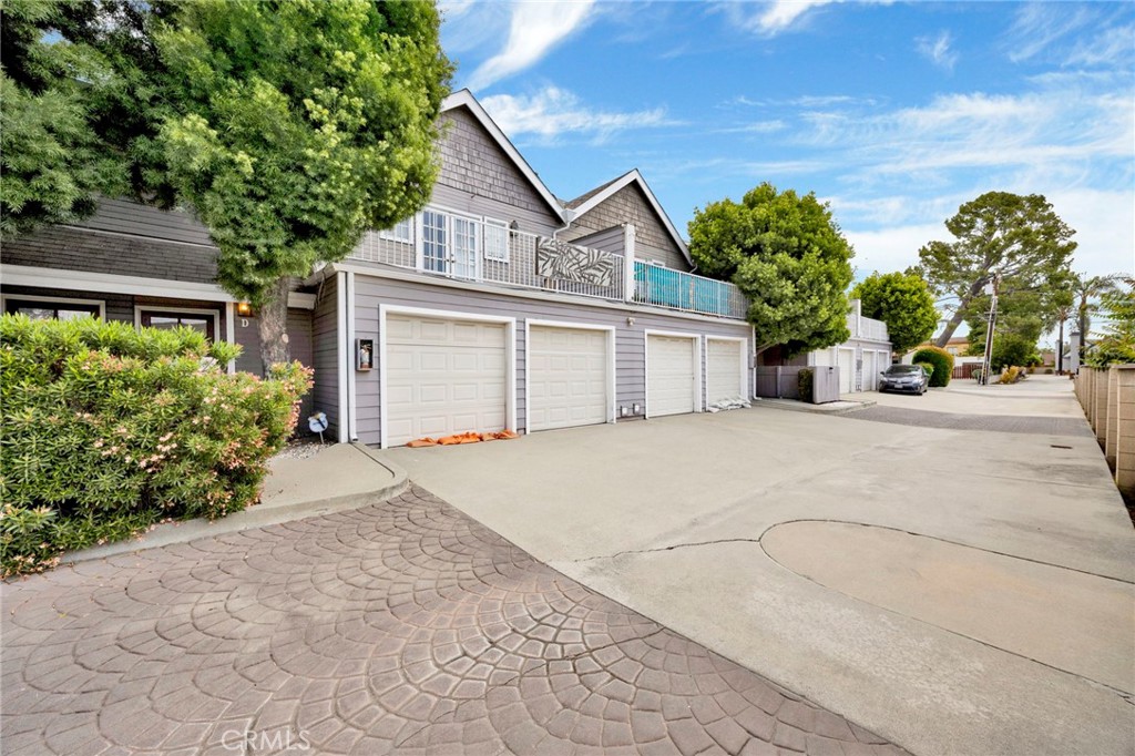 1835 South Alta Vista Avenue, Unit D Monrovia, CA 91016 - Photo 18 of 20 front view of a house with potted plants
