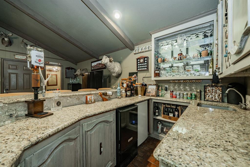 9511 Fallbrook Drive Dallas, TX 75243 - Photo 22 of 40 a kitchen with lots of counter top space