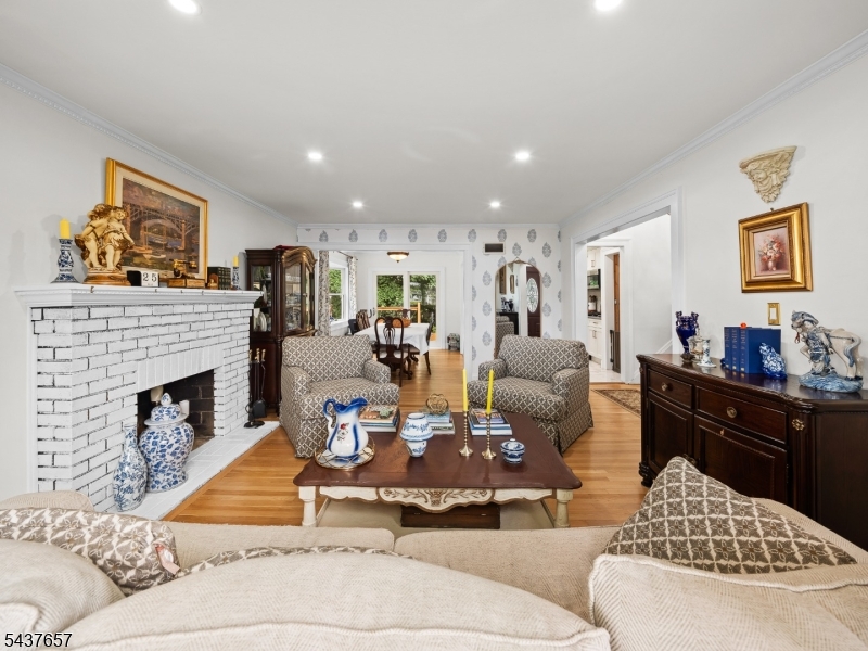 17 Ravine Court Clifton, NJ 07013 - Photo 9 of 46