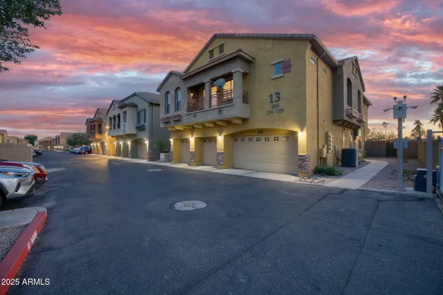 $2,200 | 17150 North 23rd Street, Unit 125, Phoenix, AZ 85022