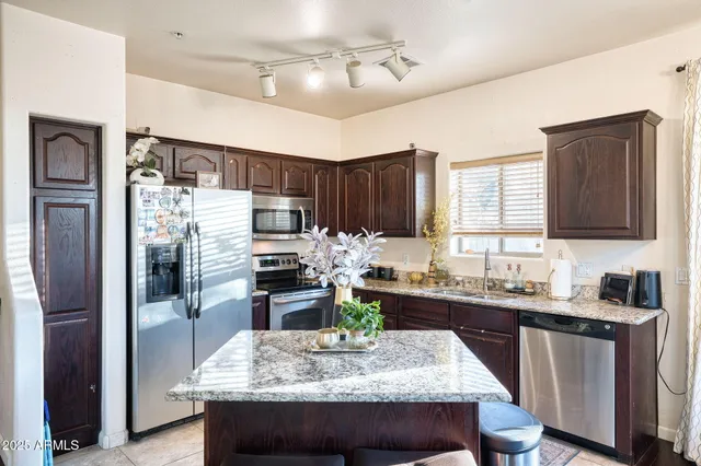 $2,200 | 17150 North 23rd Street, Unit 125, Phoenix, AZ 85022