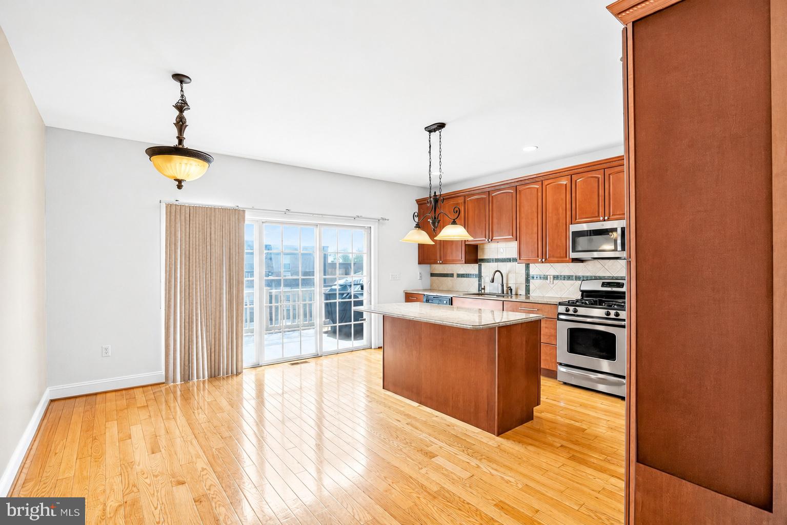493 Harmon Road, Unit F Philadelphia, PA 19128 - Photo 3 of 38 Bright and inviting kitchen space.
