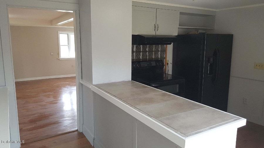 35 Albany Road West Stockbridge, MA 01266 - Photo 3 of 10 kitchen1