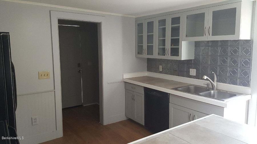 35 Albany Road West Stockbridge, MA 01266 - Photo 4 of 10 kitchen2