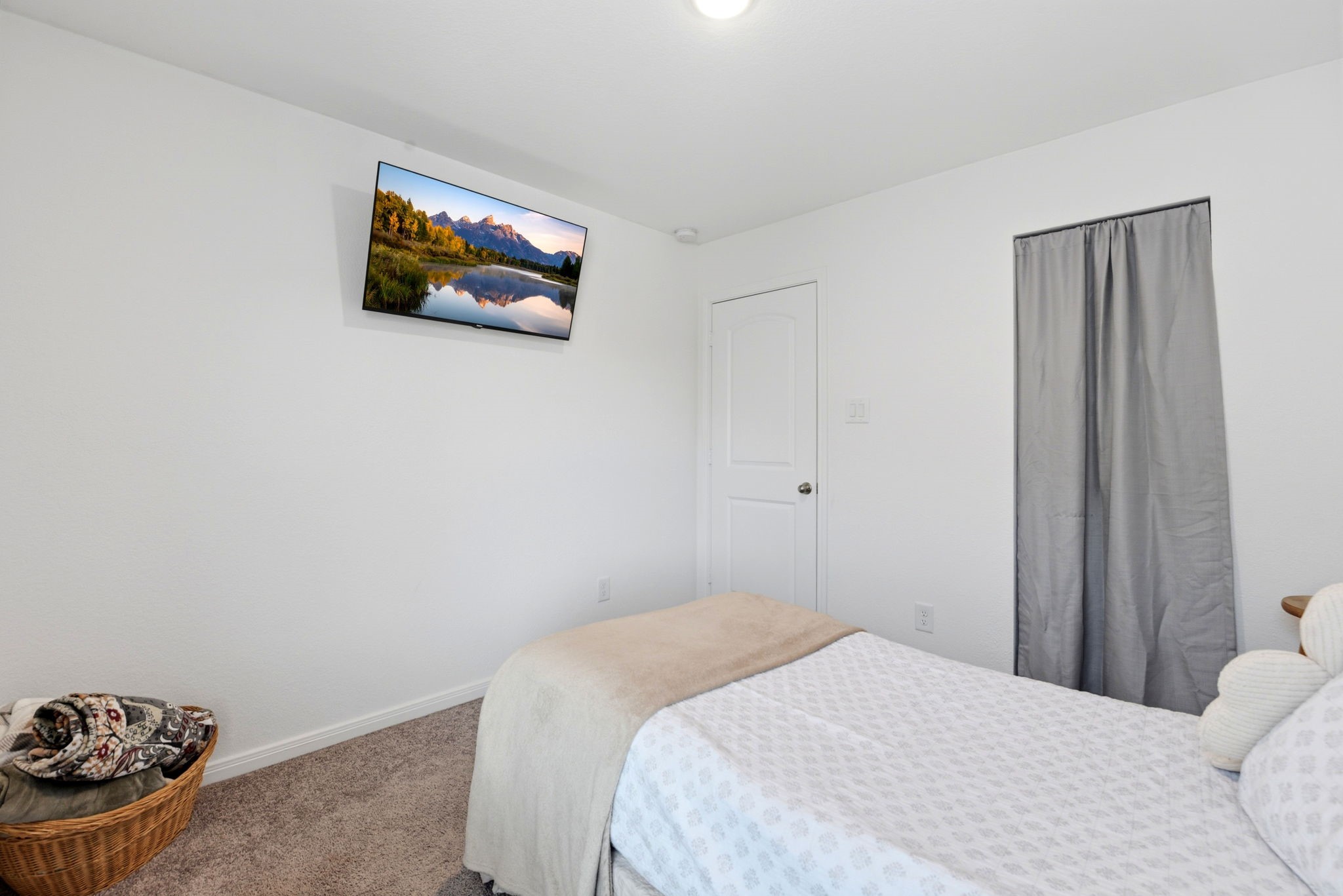 9819 Emerald Stone Way Conroe, TX 77306 - Photo 31 of 38 a bedroom with a bed and wall painting