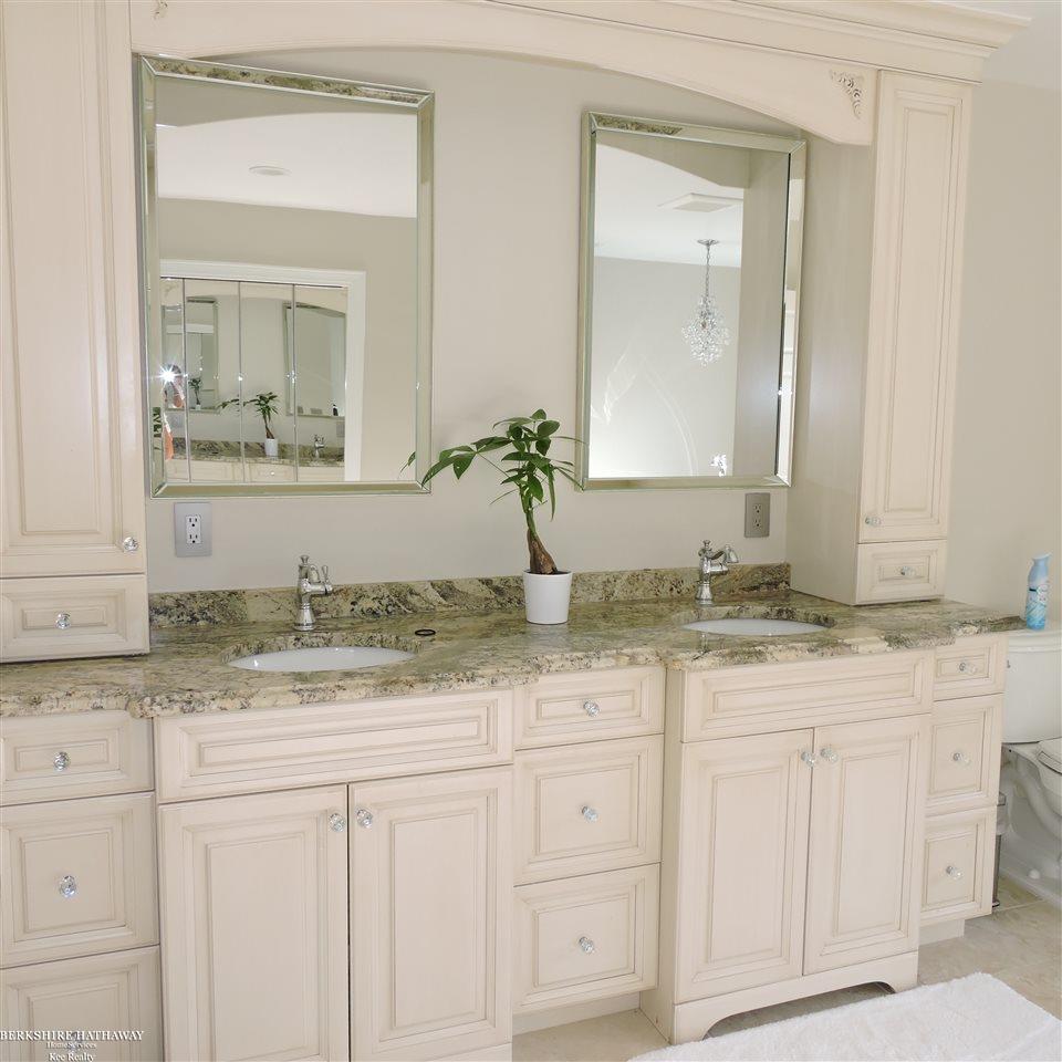 1482 Highpoint Drive Rochester, MI 48306 - Photo 31 of 50 31391959-30.JPG